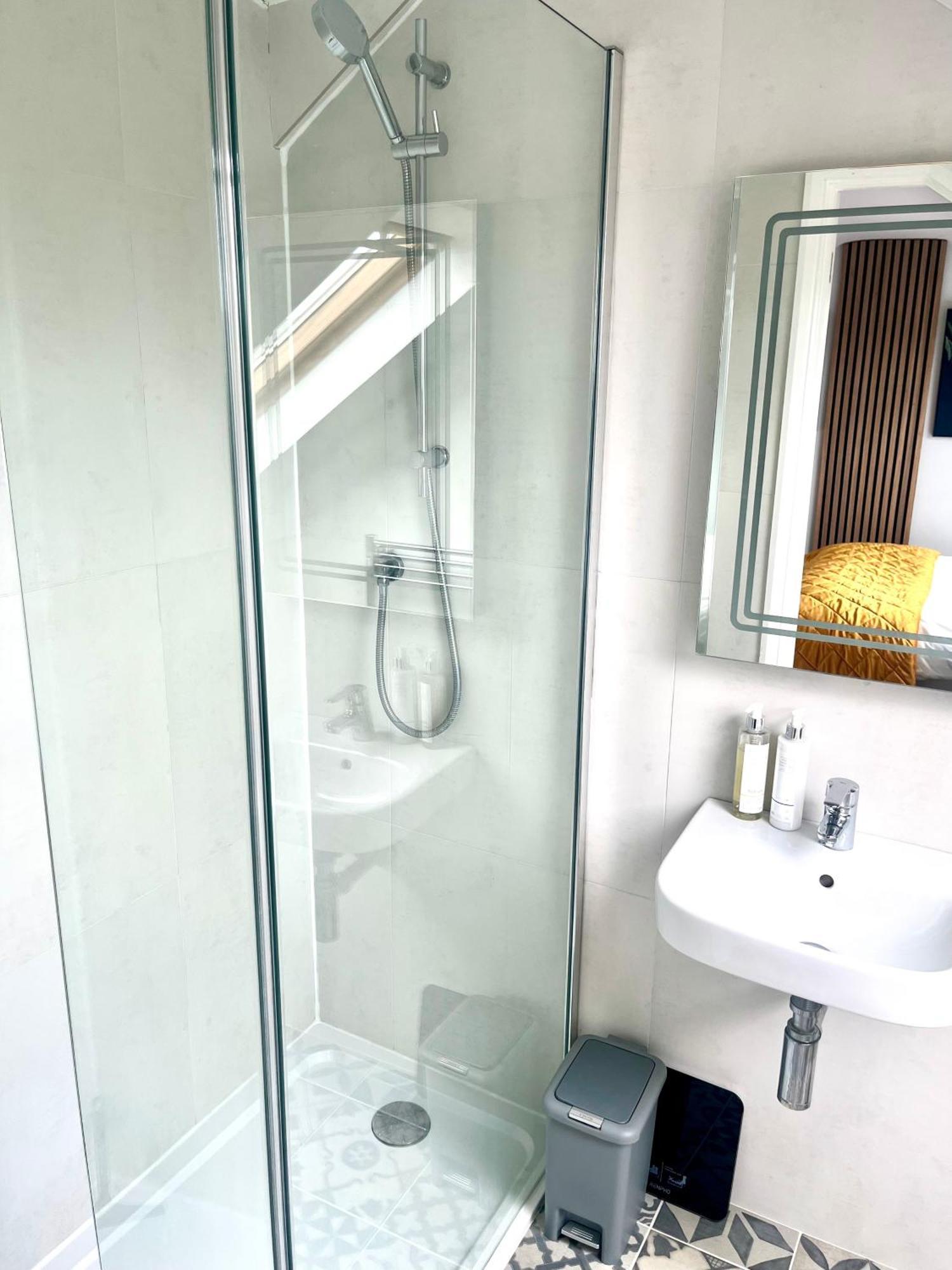 Spacious And Stylish Home Bath Buitenkant foto